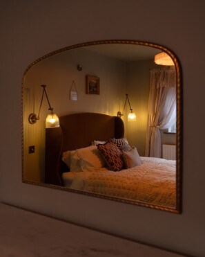 Room - The Nook: Boutique Lake District Cottage with Hot Tub, Log Burner and Views (Embleton)