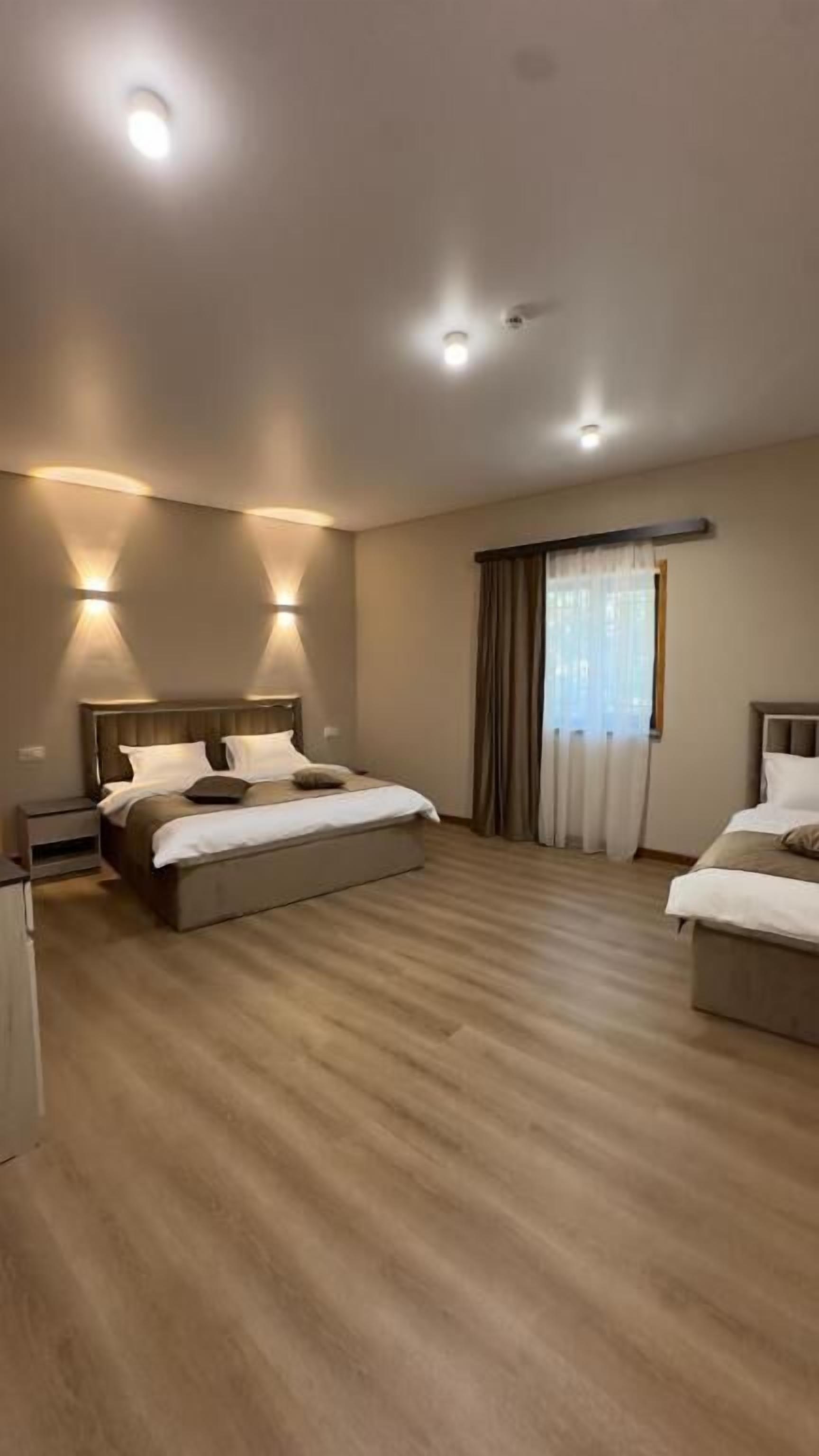 Classic-Dreibettzimmer | Verdunkelungsvorhänge, schallisolierte Zimmer, kostenloses WLAN