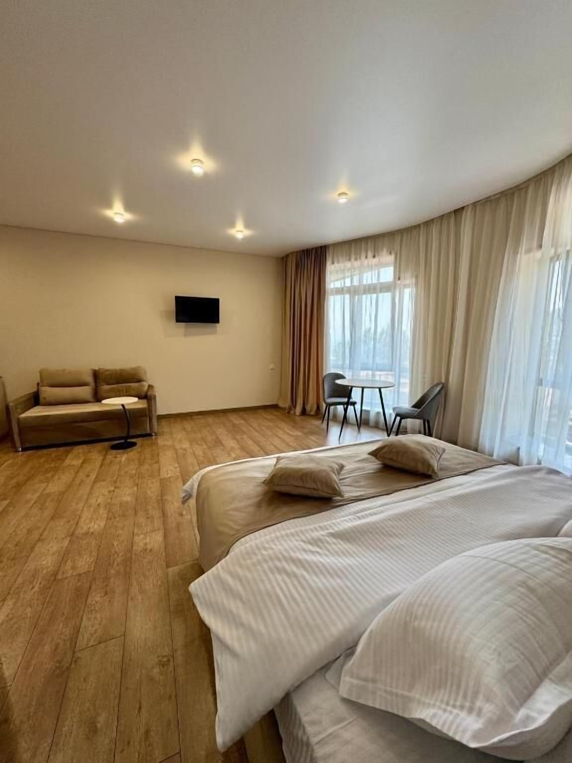 Deluxe-Doppelzimmer, Stadtblick | Verdunkelungsvorhänge, schallisolierte Zimmer, kostenloses WLAN