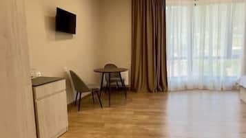 Deluxe Double Room, City View | Interior