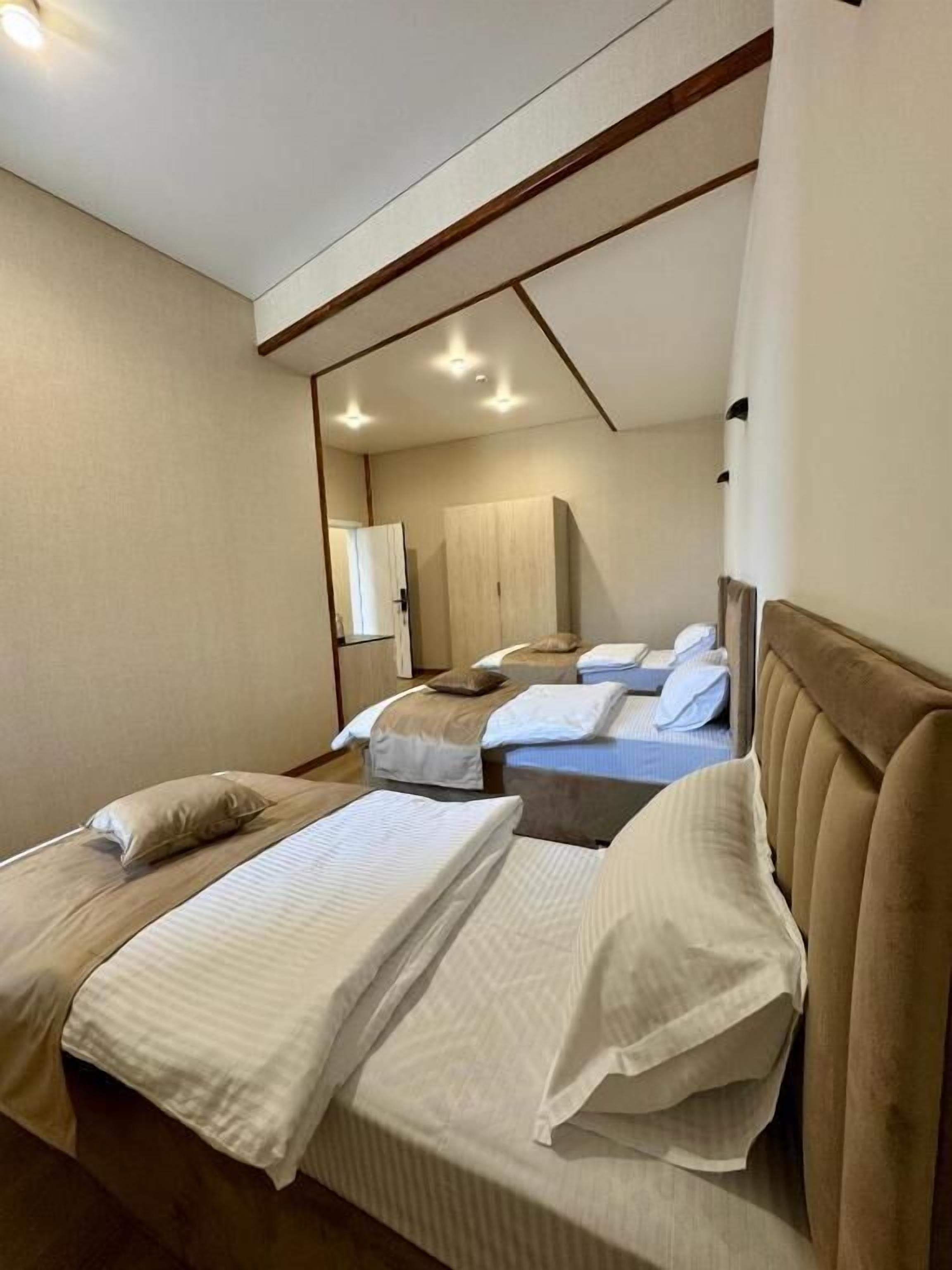 Economy-Dreibettzimmer | Verdunkelungsvorhänge, schallisolierte Zimmer, kostenloses WLAN
