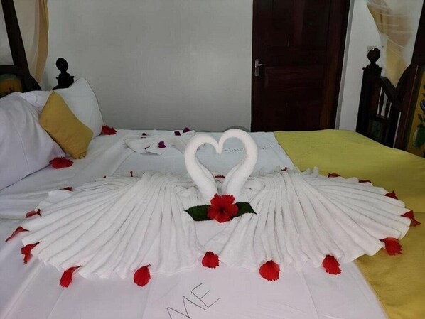 In-room safe, desk, laptop workspace, free WiFi - Samridhi Bustani Oasis (Nungwi)
