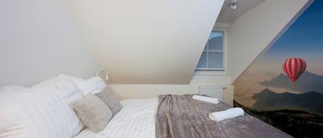 Iron/ironing board, WiFi, bed sheets
