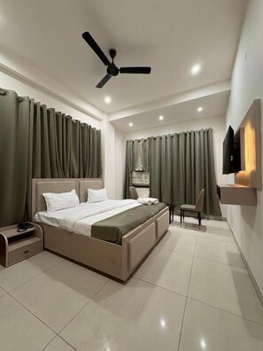 Free WiFi - Shft-In Hotel (Noida)