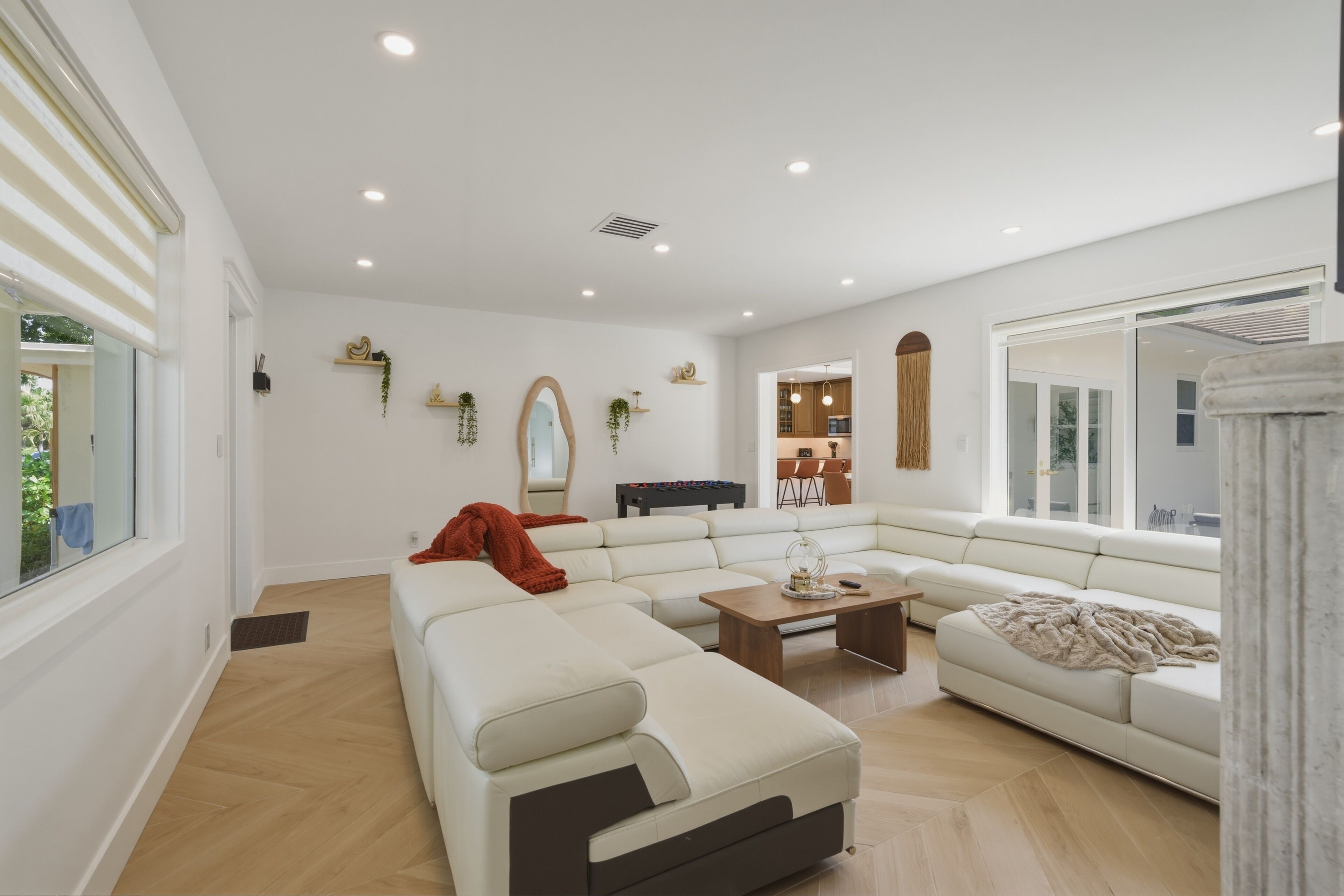 TV, fireplace, offices