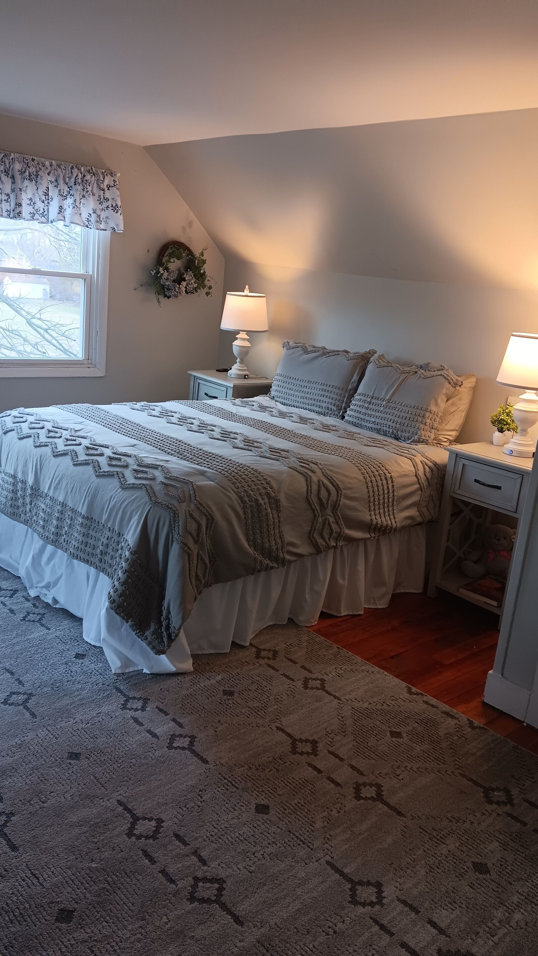 Iron/ironing board, internet, bed sheets
