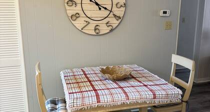 Cherry Point Landing- Cozy 2 bedroom, 1 bath apartment