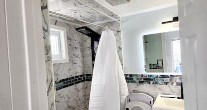 3-bedroom house in peaceful Dix Hills with AC comfort