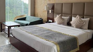 Superior Double Room, City View | Desk, free WiFi, bed sheets