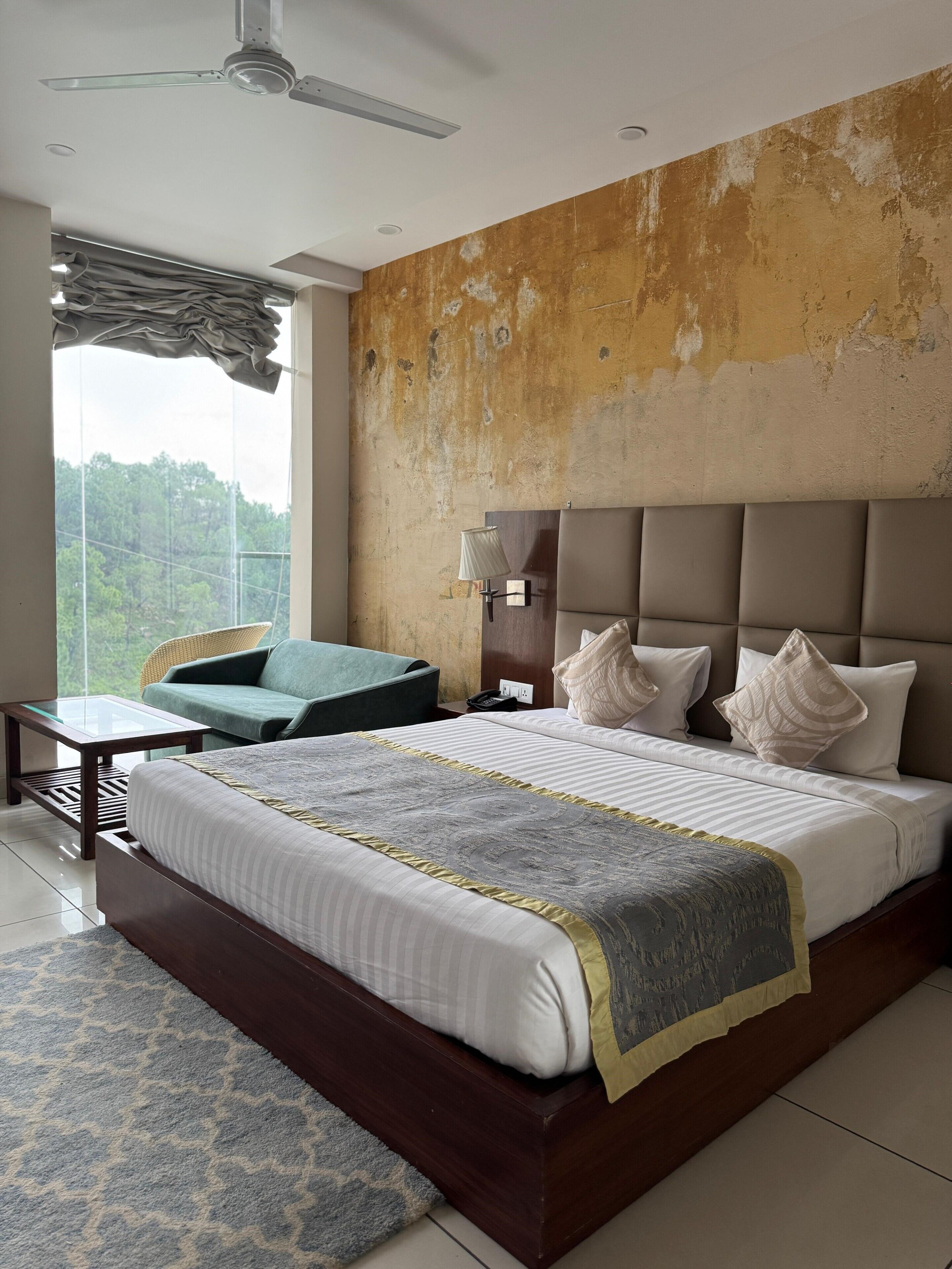 Desk, free WiFi, bed sheets