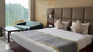 Desk, free WiFi, bed sheets