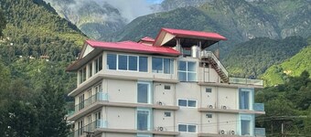 Manuni Inn Khanyara Rd