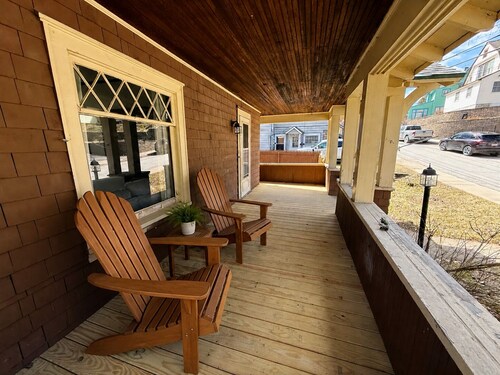 Furnished, 4-bedroom "Cure Cottage" in Beautiful Saranac Lake!