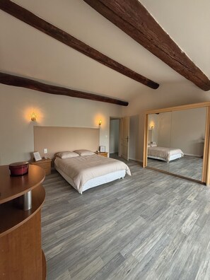 Room - Liorelys en Provence - Charming house with swimming pool (L'Isle-sur-la-Sorgue)