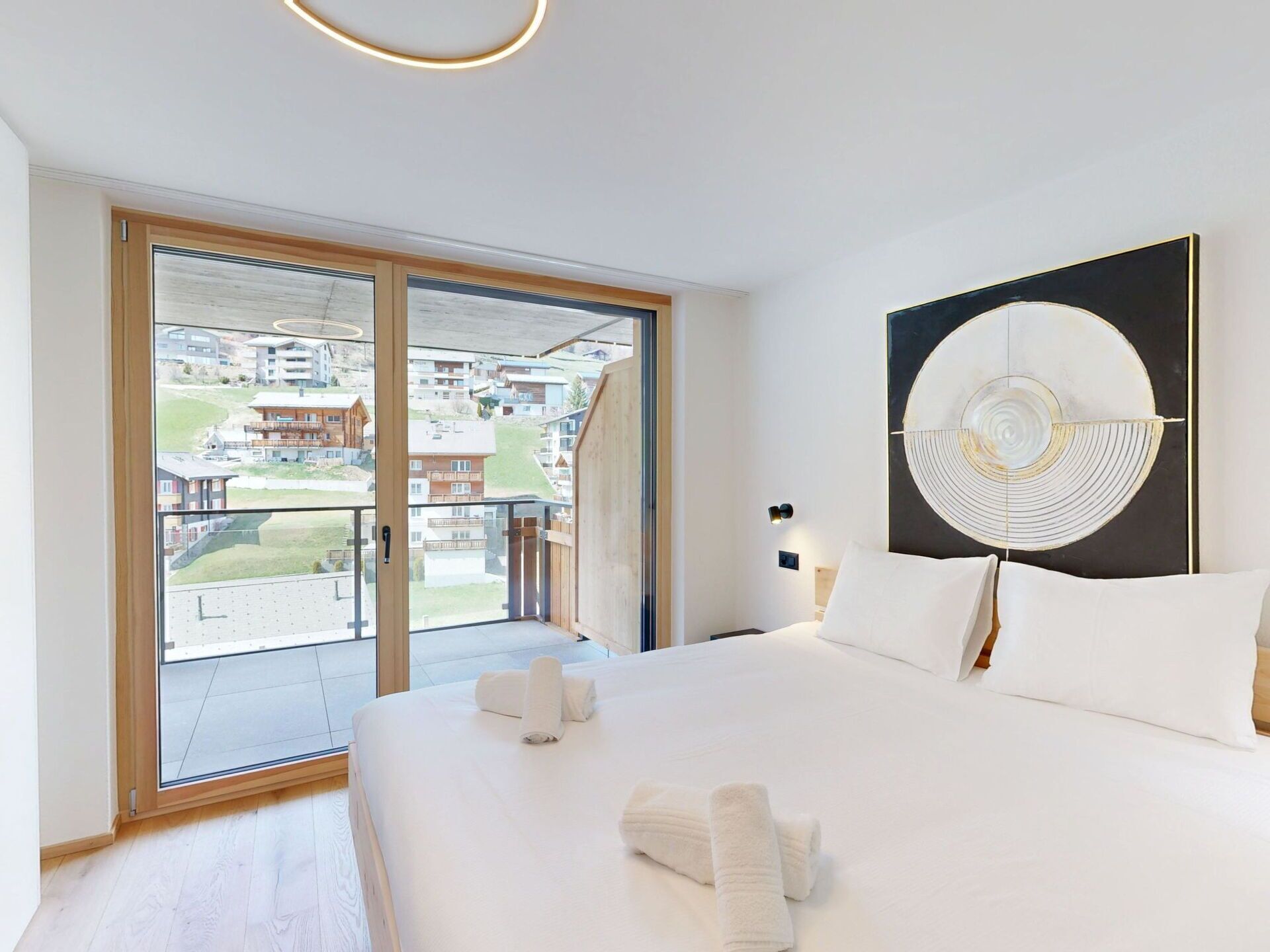 2 bedrooms, travel crib, free WiFi, bed sheets