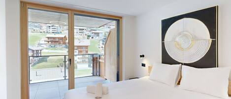 2 bedrooms, travel crib, free WiFi, bed sheets