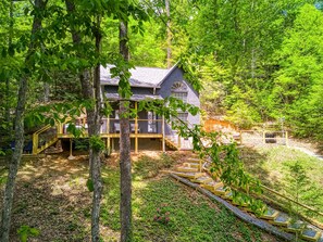 2 bedrooms, Internet - Pine and Peak - Hot Tub Fire Pit Dog Friendly - Gatlinburg Arts Crafts Community - Sleeps 6 (Gatlinburg)