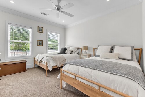 New! Lake It Easy at Lake Martin! 4BR/3.5BA with beach area, small pets ok!