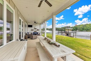Outdoor dining - New! Lake It Easy at Lake Martin! 4BR/3.5BA with beach area, small pets ok! (Alexander City)