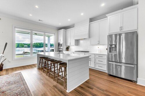 New! Lake It Easy at Lake Martin! 4BR/3.5BA with beach area, small pets ok!