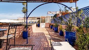 Standard Double Room | Outdoor dining