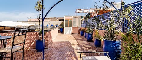 Habitación doble estándar | Restaurante al aire libre
