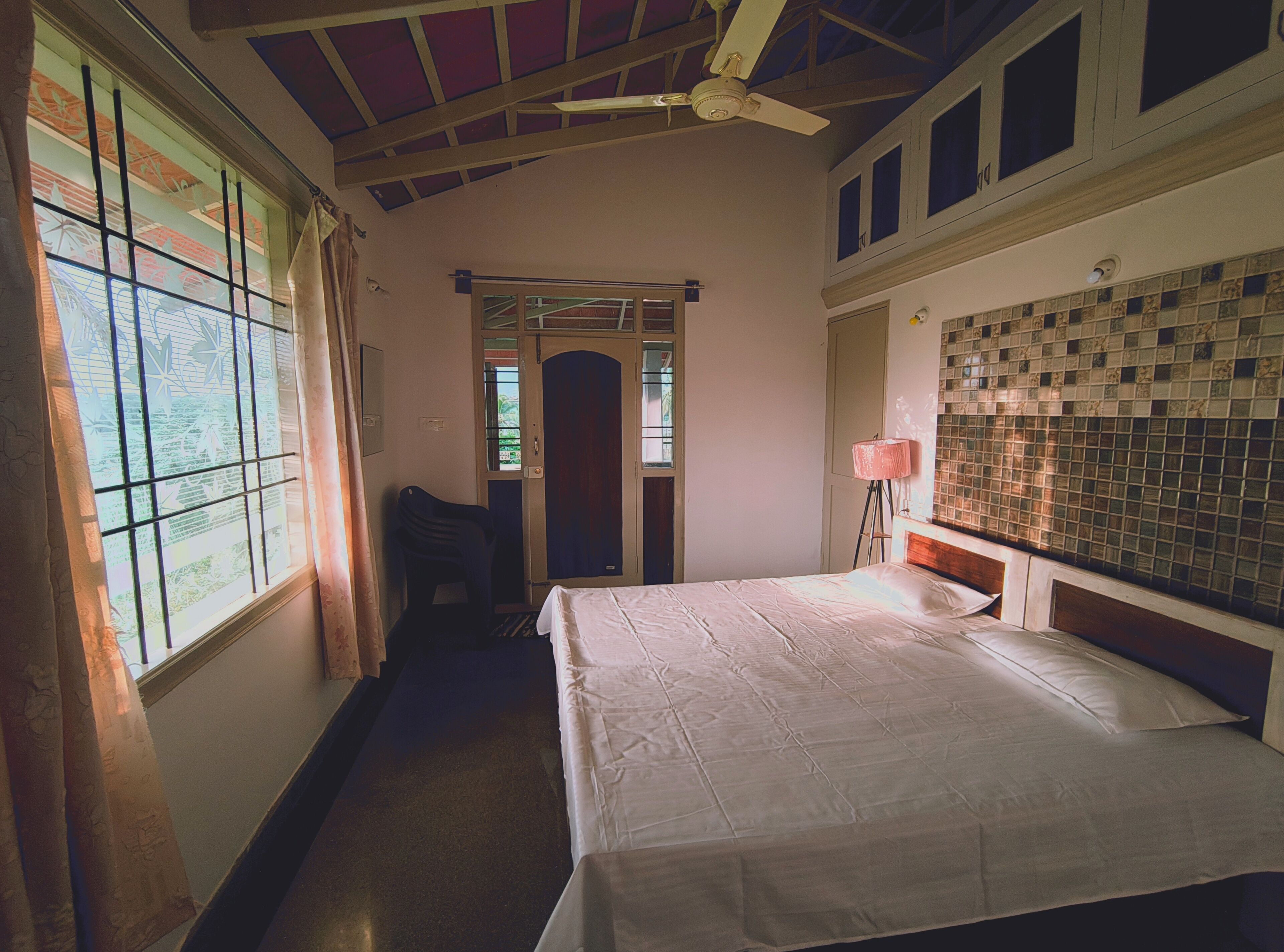 WiFi, bed sheets