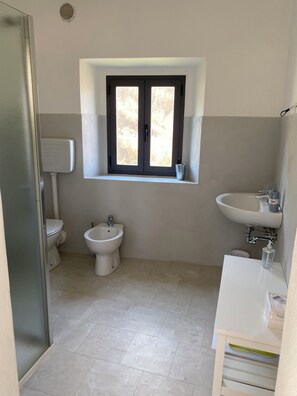 Bathroom - Coccodé, a perfect place for your detox (Cabatarcio)
