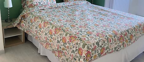 Iron/ironing board, WiFi, bed sheets