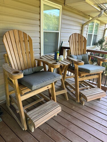 Waterfront River retreat-4 Bedroom house,firepit, kayaks, boat ramp, 100ft dock.