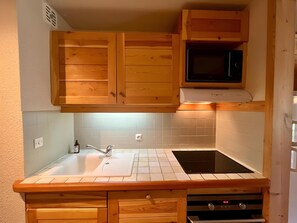 Fridge, microwave, oven, stovetop - Triplex 8 people | 4 bedrooms Serre Chevalier 1350 (Saint-Chaffrey)