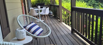 Enjoyable 2-bedroom cottage in Afton Virginia.
1.5 miles from the best winery!