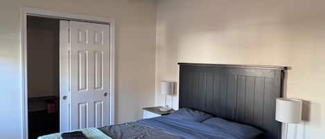 1 Schlafzimmer, BĂŒgeleisen/BĂŒgelbrett, kostenloses WLAN, BettwĂ€sche