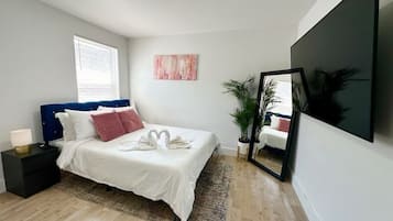 Iron/ironing board, WiFi, bed sheets