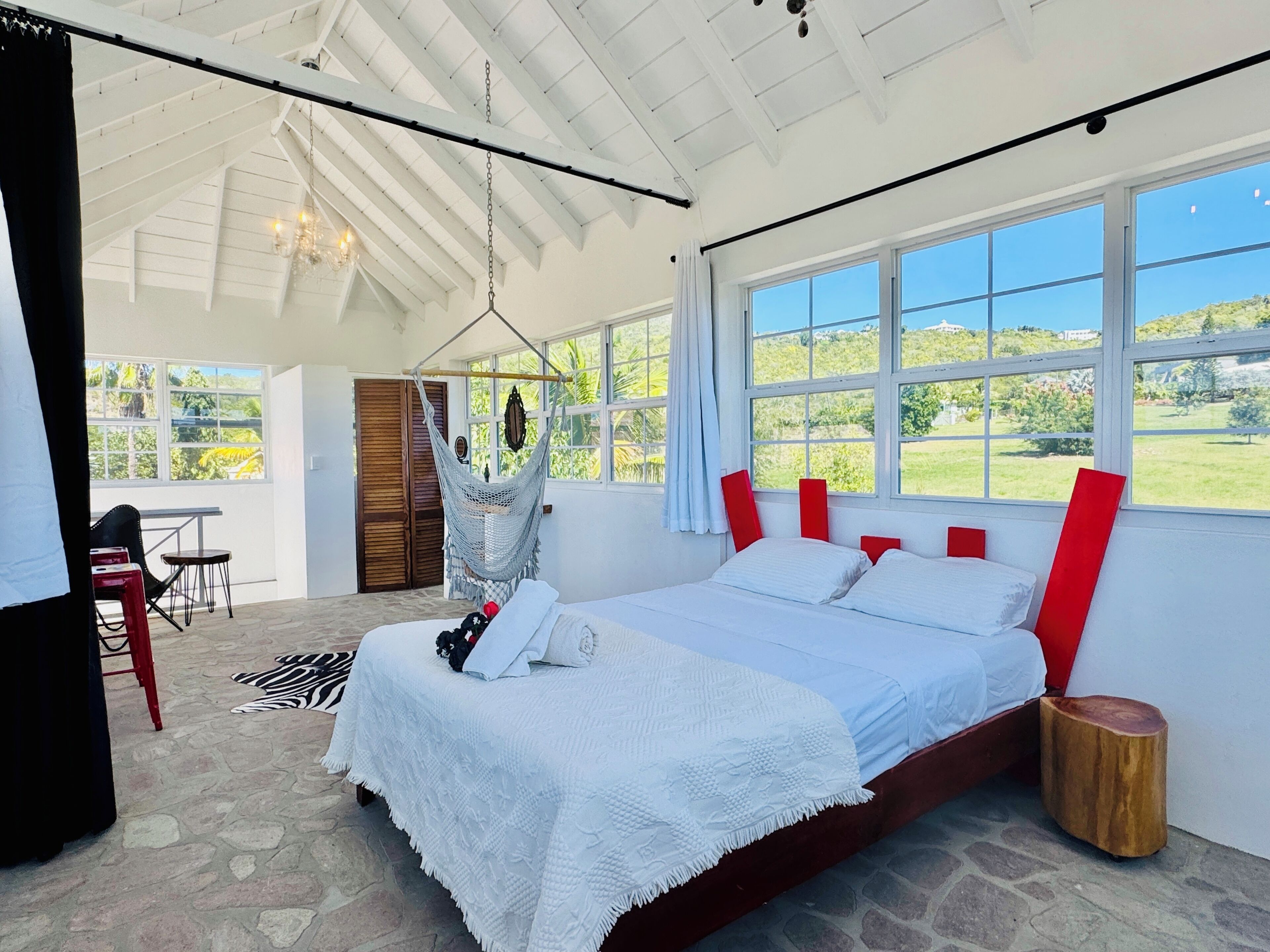 6 bedrooms, iron/ironing board, WiFi, bed sheets