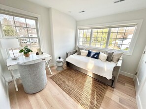Iron/ironing board, WiFi, bed sheets - Cozy 2-bedroom cottage in peaceful Westport (Westport)