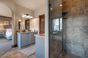 Hair dryer, towels - Moose Mgmt at 2505: 5 BR-Sleeps 14-Pvt Hot Tub, Views! Grill, Parking (Park City)
