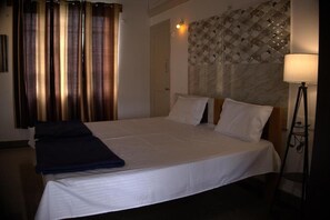 Quarto casal ou duplo luxo, sacada, vista para o rio | Quartos à prova de som, Wi-Fi de cortesia