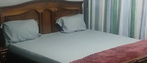 Chambre Deluxe double ou avec lits jumeaux, vue sur la ville | Bureau, accĂšs au Wi-Fi (inclus)