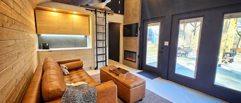 Smart TV, fireplace