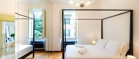 Iron/ironing board, WiFi