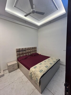 Habitación doble ejecutiva, vista a la ciudad | Escritorio y wifi gratis 