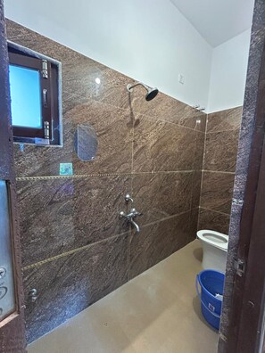 Deluxe Double Room, City View | Bathroom - Hotel Lush (Kaulpur)