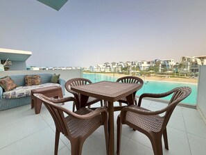 Chalet, 2 Bedrooms, Lagoon View | Outdoor dining