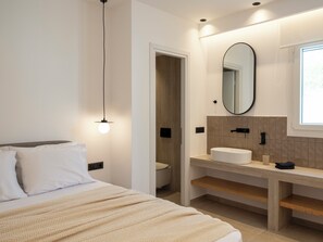 Comfort Suite | In-room safe, blackout drapes, soundproofing, iron/ironing board