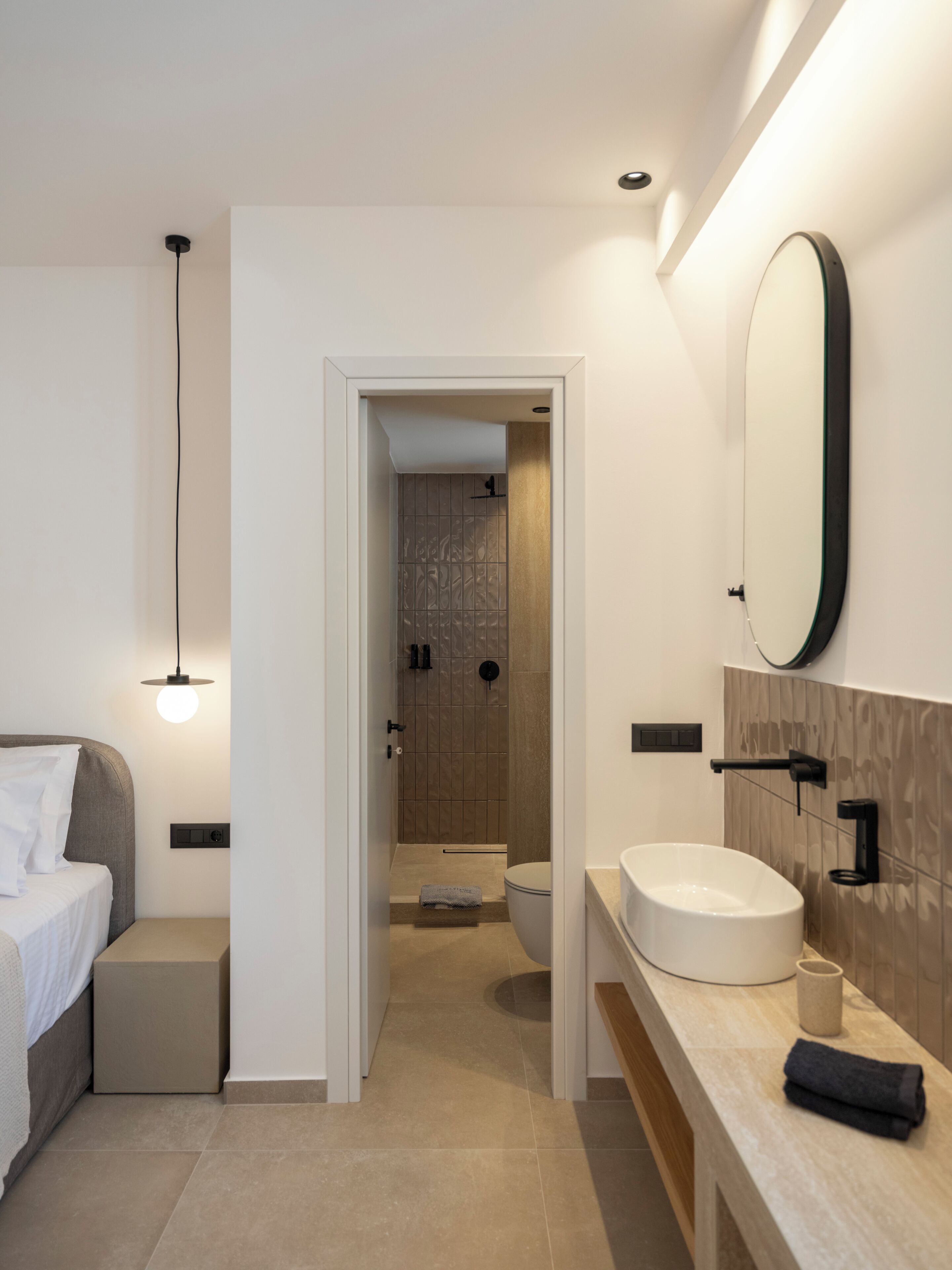 Suite Comfort | Bagno | Doccia, asciugacapelli, pantofole, asciugamani