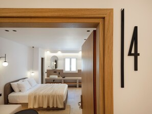 Comfort Suite | In-room safe, blackout drapes, soundproofing, iron/ironing board