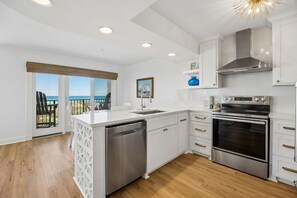 Condo, 2 Bedrooms | Private kitchen - 101 Oceans Of Amelia 2 Bedroom Condo (Fernandina Beach)