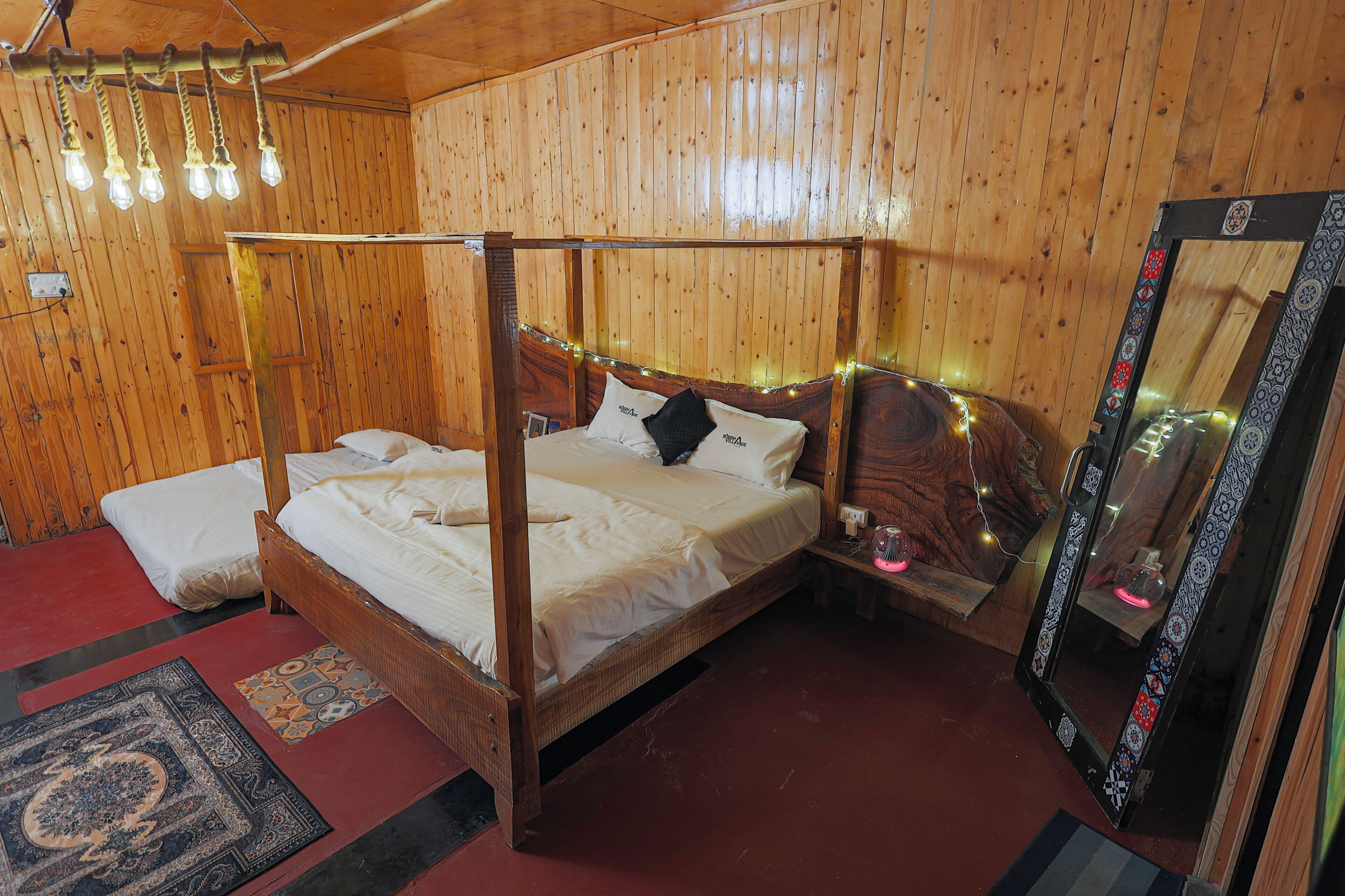 Room, Garden View
