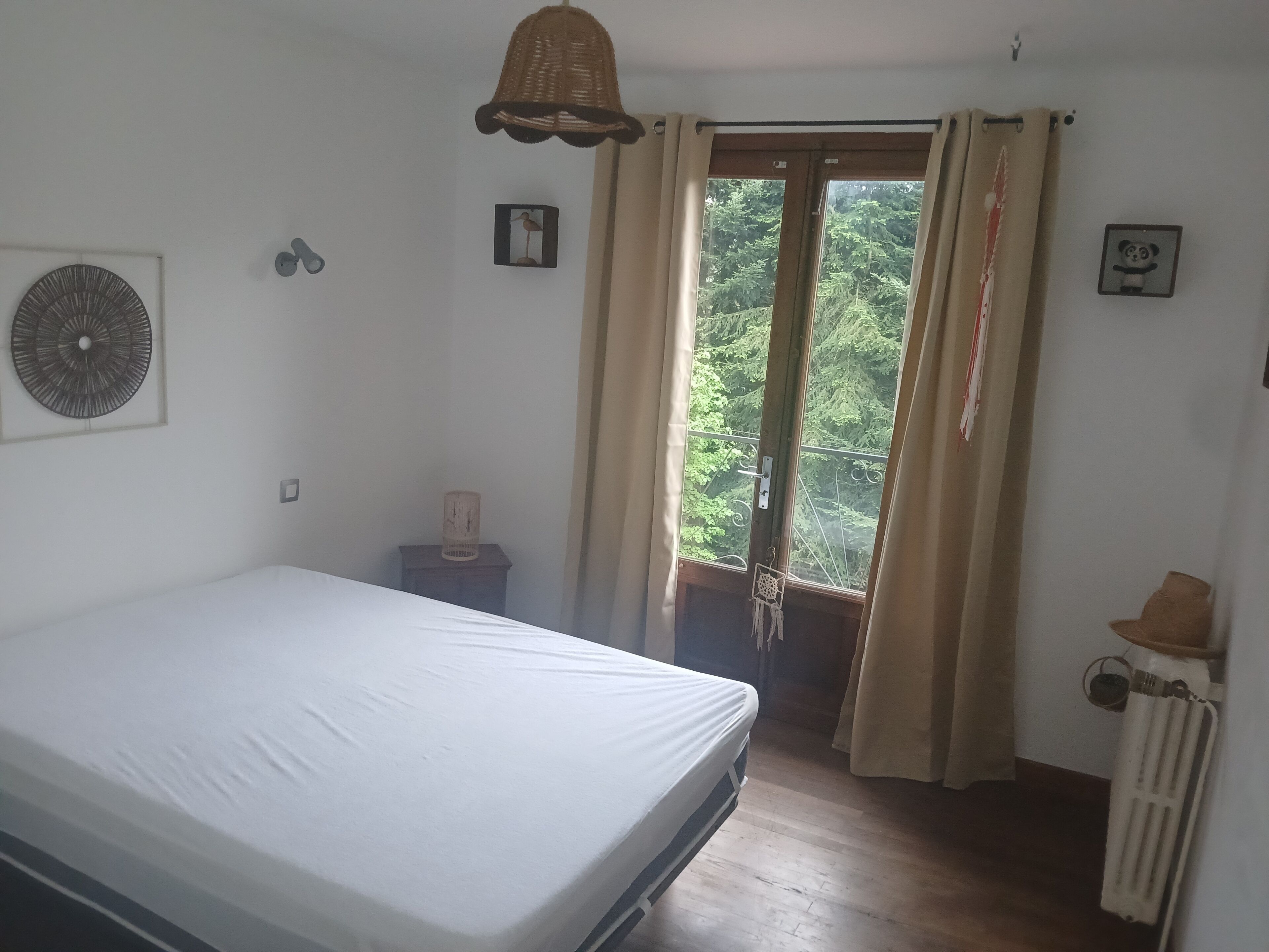 6 chambres, fer et planche à repasser, lit parapluie, Wi-Fi gratuit